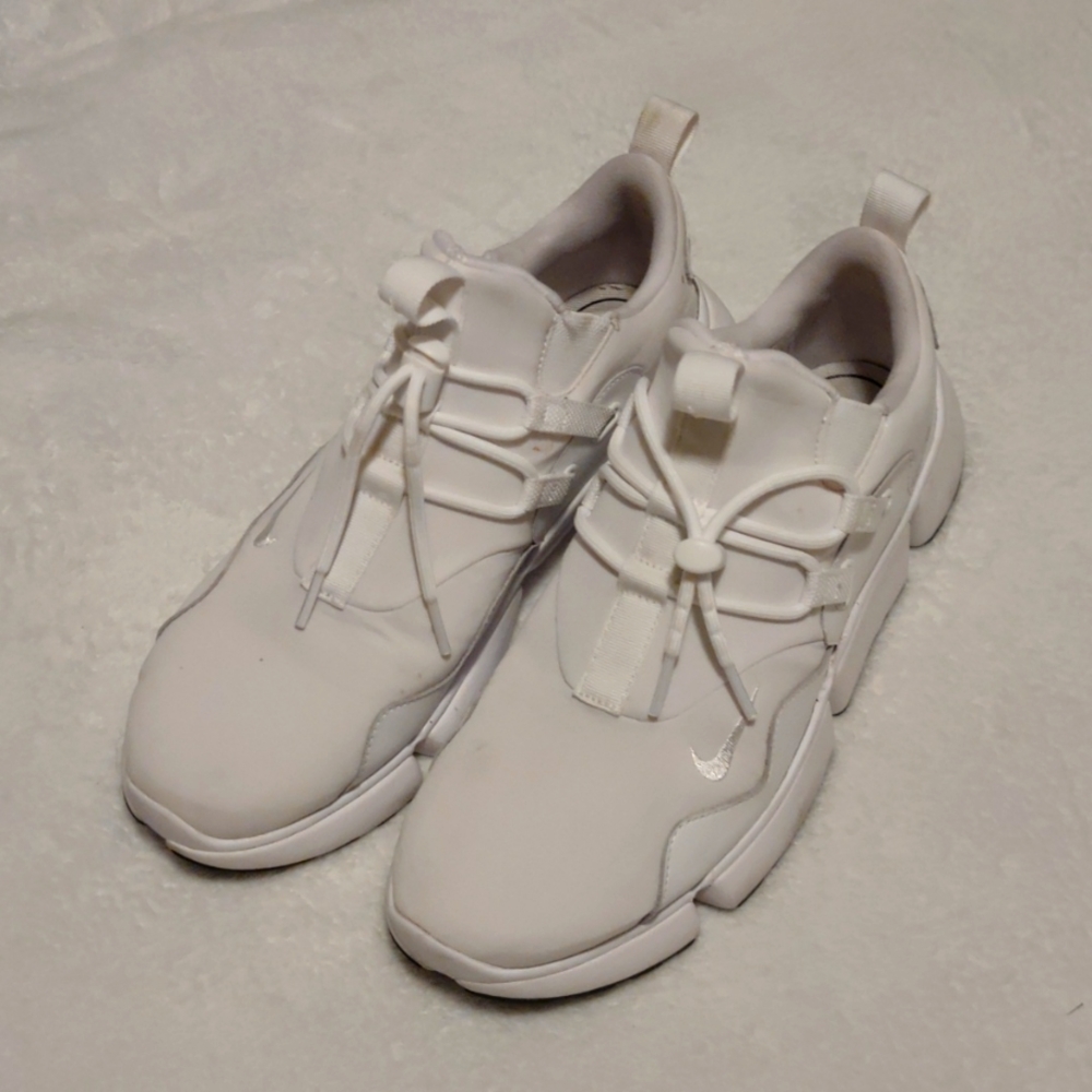 Size 10.5 all white Nike pocketknife